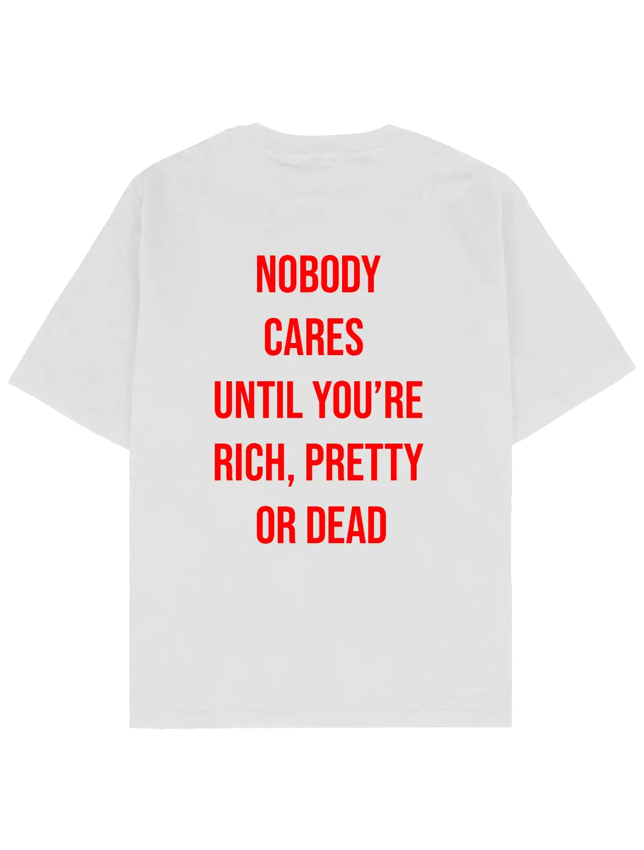 #beyaz SOUTHLINEPROJECT tişört; ön yüzde kırmızı büyük harflerle “NOBODY CARES UNTIL YOU’RE RICH, PRETTY OR DEAD” yazı baskılı.