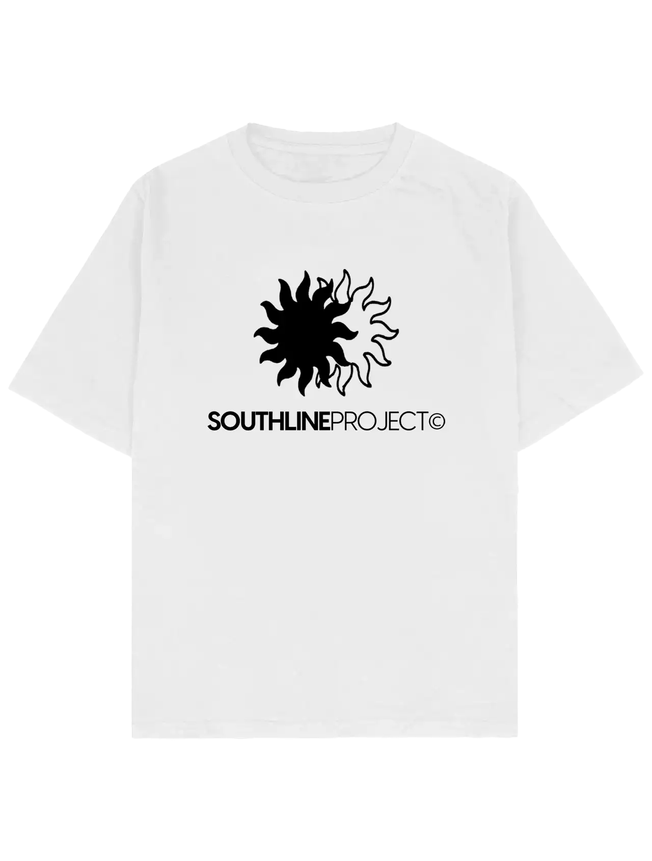 #beyaz Southline Project SUN oversize boxy fit tişört, ön baskıda siyah-beyaz güneş sembolü ve “SOUTHLINEPROJECT©” logo yazısı, heavy-weight pamuk 30/2 280 GSM premium streetwear t-shirt.
