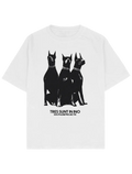 #beyaz Southline Project TRES SUNT IN INO oversize boxy fit tişört, beyaz heavy-weight pamuk 30/2 280 GSM premium streetwear t-shirt; ön baskıda üç siyah köpek silueti ve altında “TRES SUNT IN INO” ile SOUTHLINEPROJECT© yazısı.
