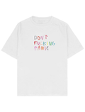 #beyaz Southline Project PANIC oversize boxy fit tişört, beyaz heavy-weight pamuk 30/2 280 GSM premium streetwear t-shirt; ön baskıda renkli el yazısı stilinde “DON’T F***ING PANIC” yazısı.
