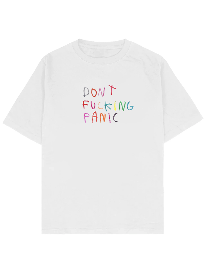 #beyaz Southline Project PANIC oversize boxy fit tişört, beyaz heavy-weight pamuk 30/2 280 GSM premium streetwear t-shirt; ön baskıda renkli el yazısı stilinde “DON’T F***ING PANIC” yazısı.
