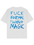 Southline Project MAGIC oversize boxy fit tişört, beyaz heavy-weight pamuk 30/2 280 GSM premium streetwear t-shirt; arka baskıda mavi grafiti yazı “F*CK NORMAL I WANT MAGIC”. #beyaz 